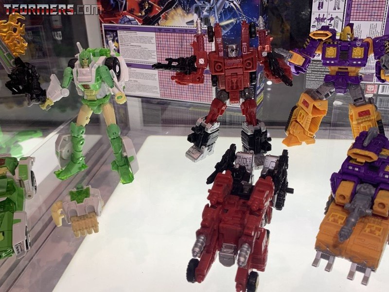 SDCC 2019  Ratchet, Impactor  Holo Mirage Powerdasher  Greenlight  (6 of 29)